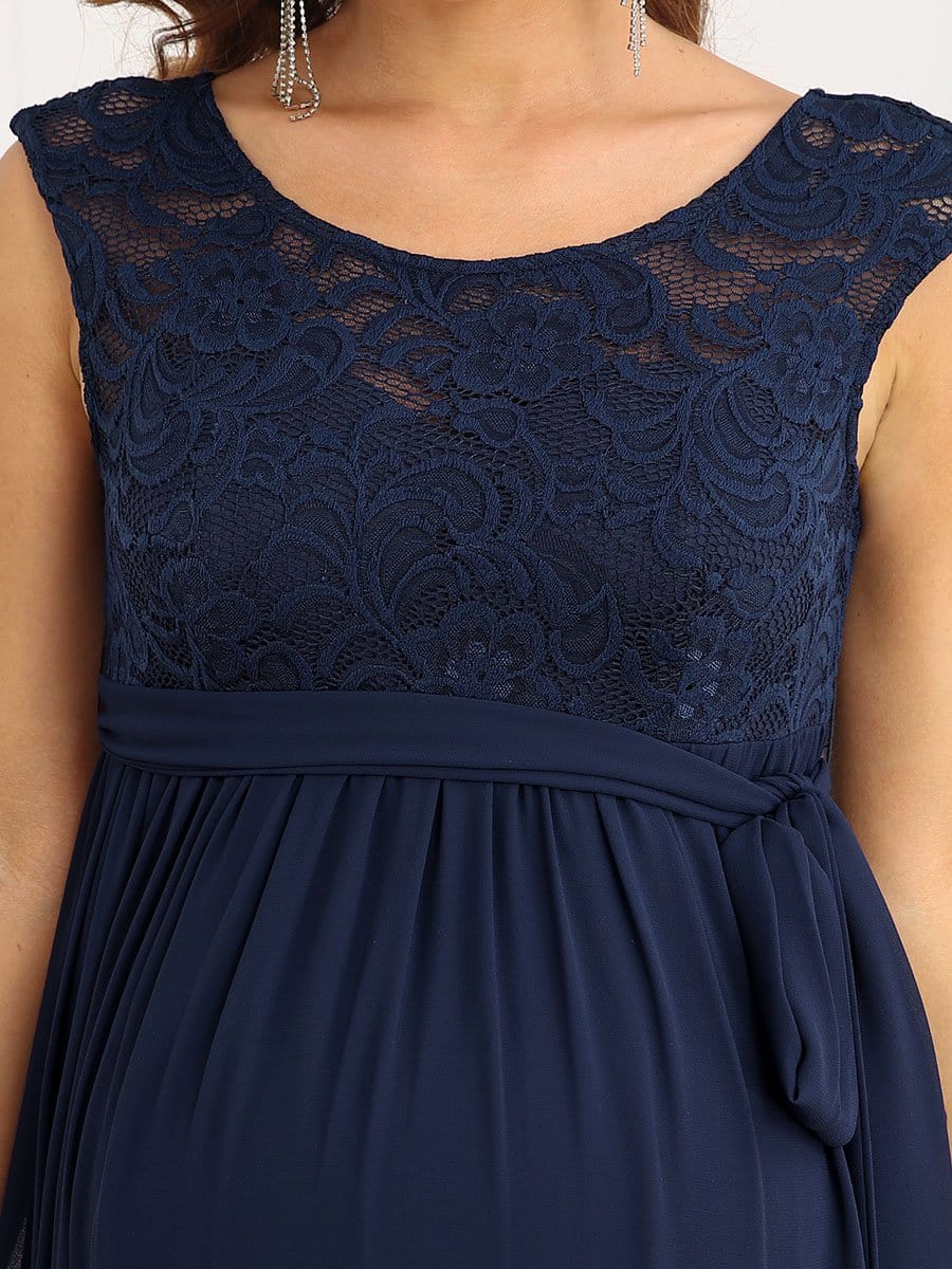 Robe de maternité longue en dentelle à encolure dégagée et dos bas #Couleur_Bleu Marine Robe de maternité longue en dentelle à encolure dégagée et dos bas
