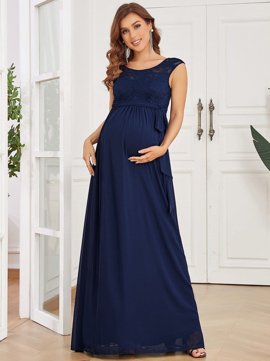 Robe de maternité longue en dentelle à encolure dégagée et dos bas #Couleur_Bleu Marine Robe de maternité longue en dentelle à encolure dégagée et dos bas
