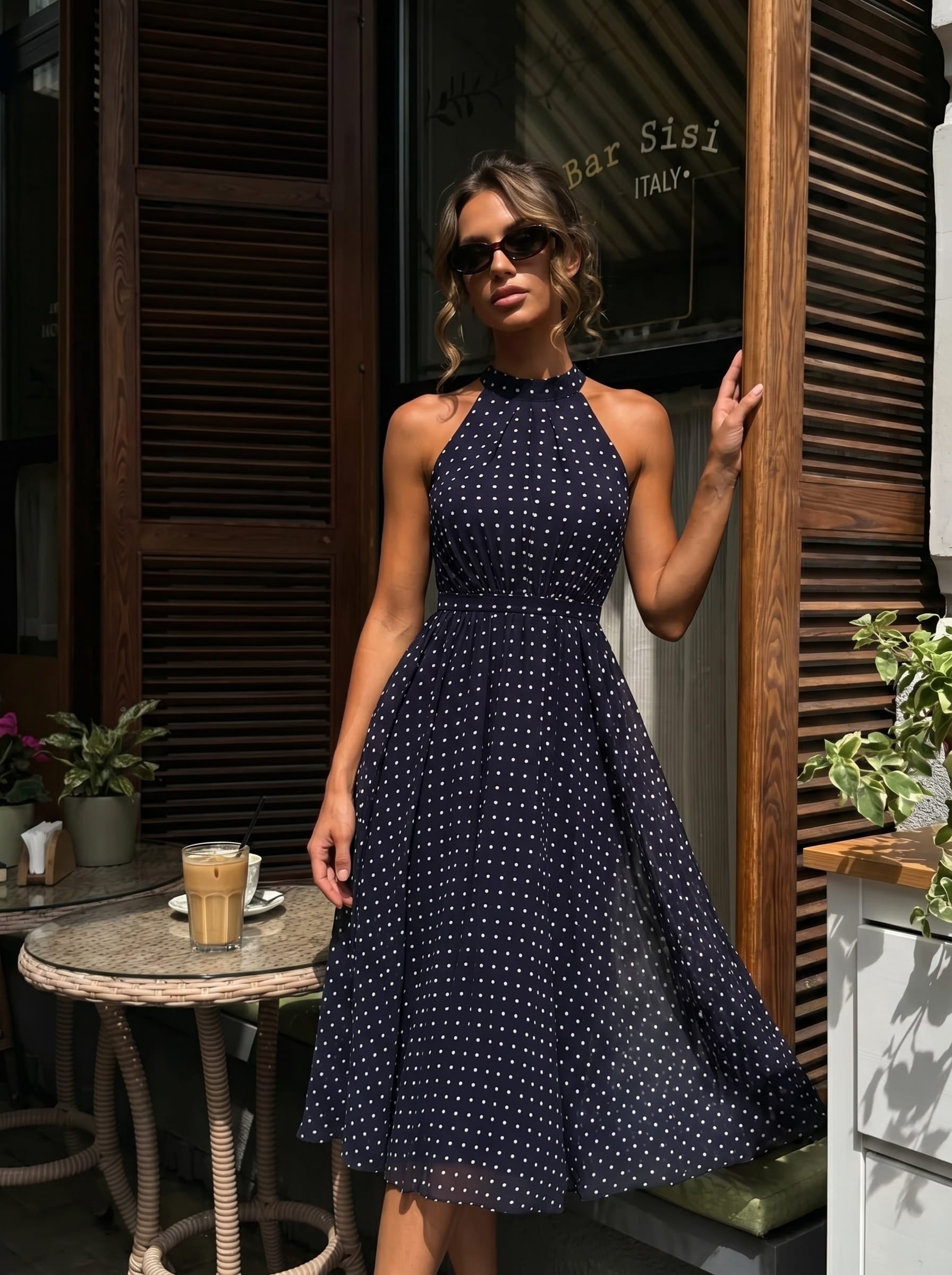 Robe dos nu à pois avec jupe en mousseline