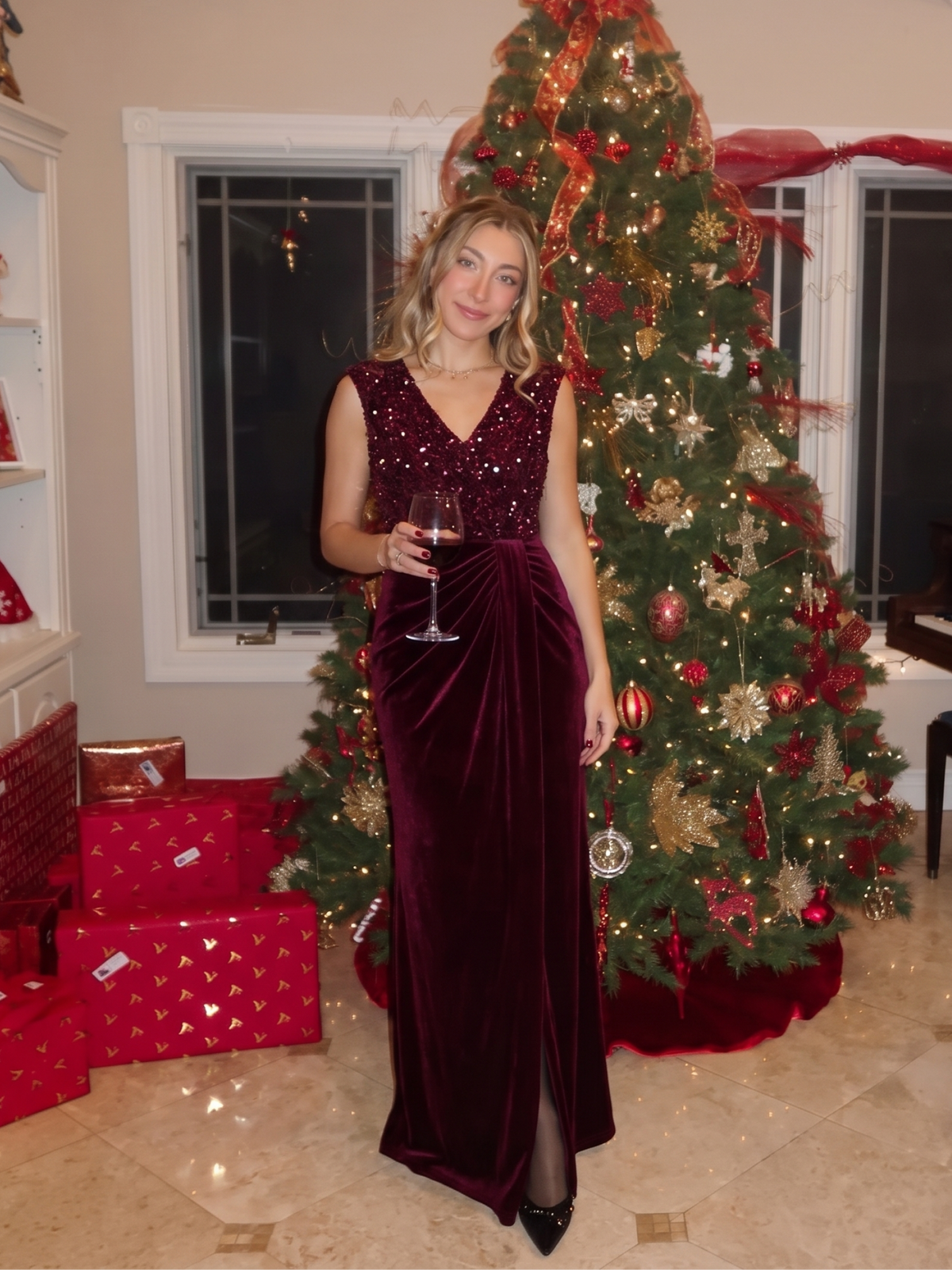 Robe asymétrique sans manches à décolleté en V et sequins longueur maxi #Couleur_Bordeaux