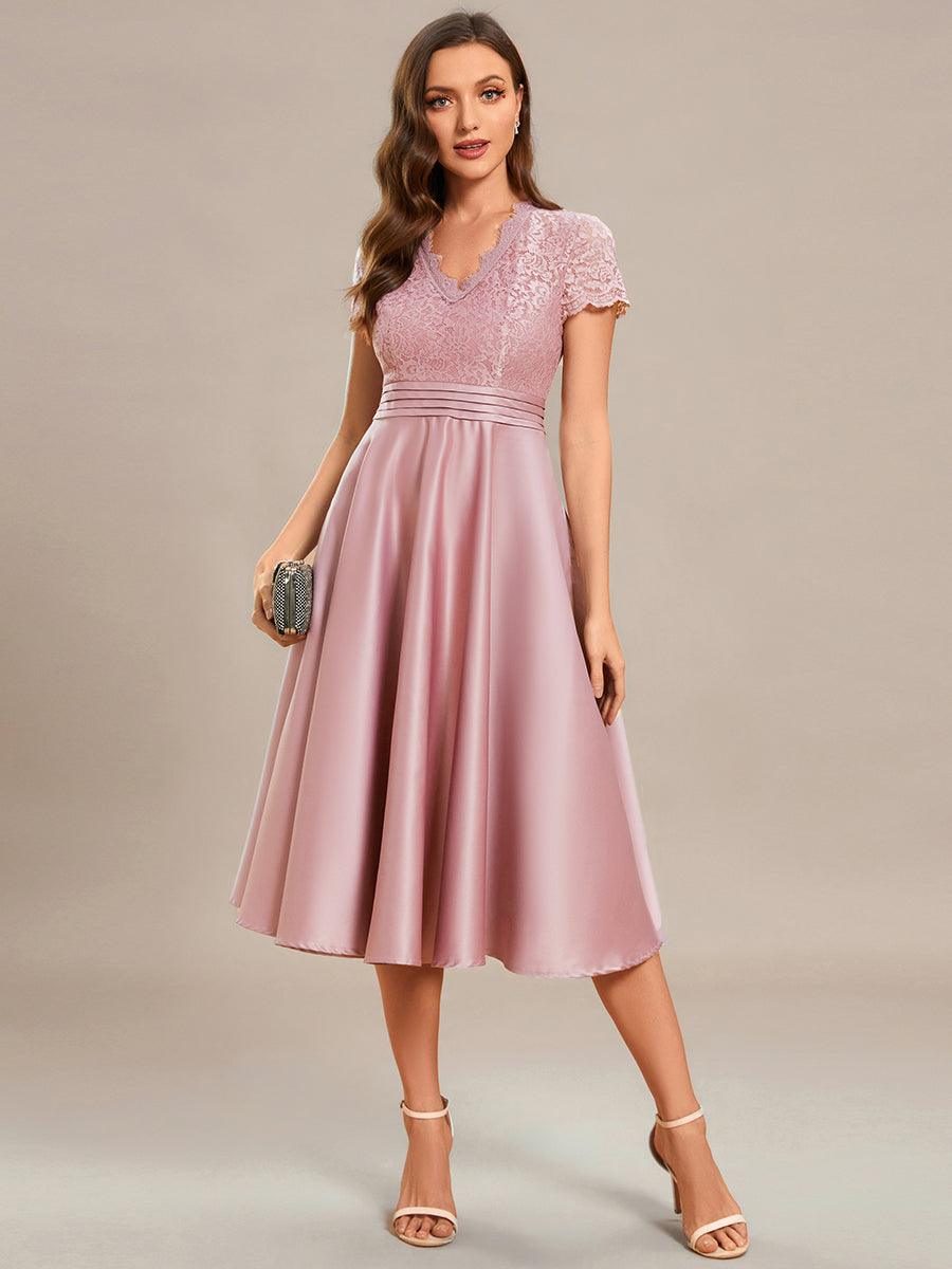 Élégante robe de soirée mi-longue à manches courtes et à fleurs brodées à col en V #Couleur_Orchidee