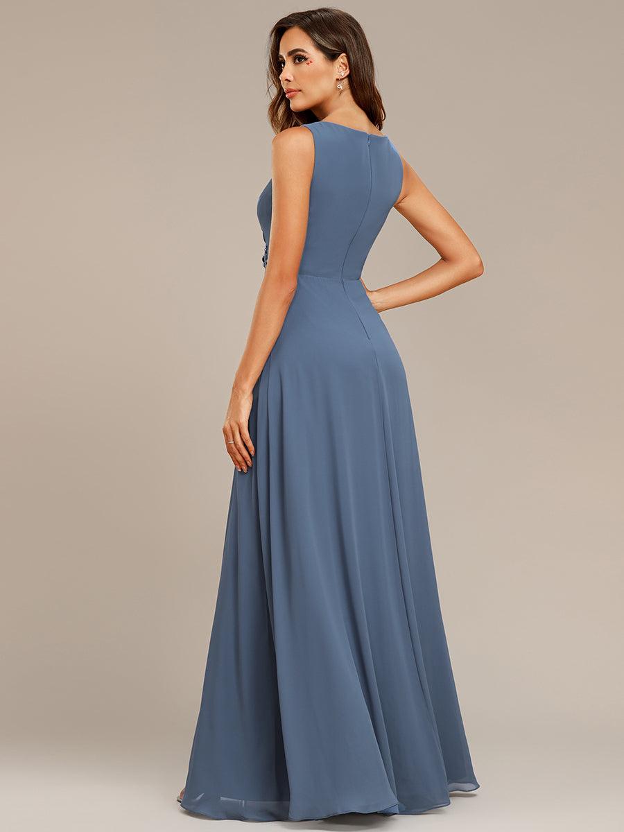 Robe de soirée longue sans manches en mousseline à appliqué floral #Couleur_Marine Fume