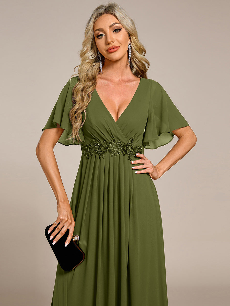Robe longue à manches à volants décolleté en V profond avec appliques coupe évasée #Couleur_Vert Olive