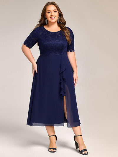 Robe de soirée trapèze fendue à manches courtes et col rond avec haut en dentelle grande taille