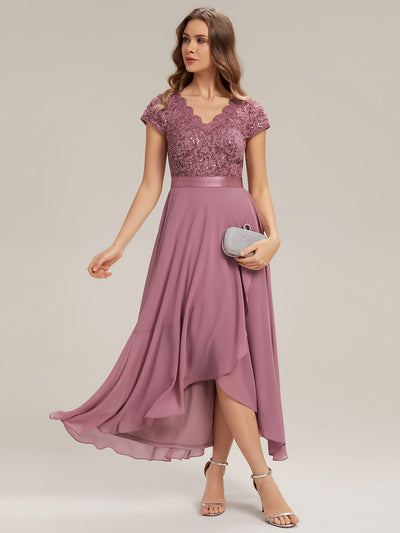 Robe élégante asymétrique à décolleté en V profond et volants