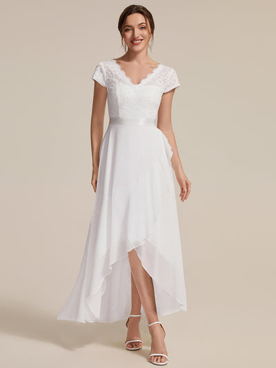 Robe élégante asymétrique à décolleté en V profond et volants