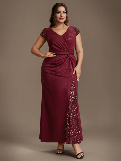 pretty KAIA|Robe moulante grande taille à manches courtes en stretch élevé avec décolleté en V noué et détails en sequins