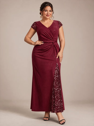 pretty KAIA|Robe moulante grande taille à manches courtes en stretch élevé avec décolleté en V noué et détails en sequins