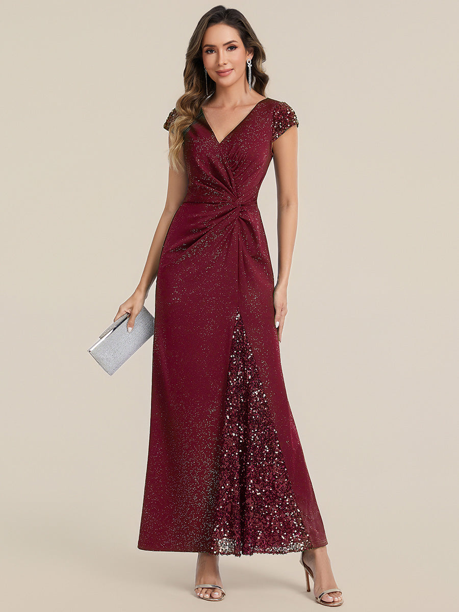 Robe moulante à manches courtes en stretch élevé avec décolleté en V noué et détails en sequins #Couleur_Bordeaux