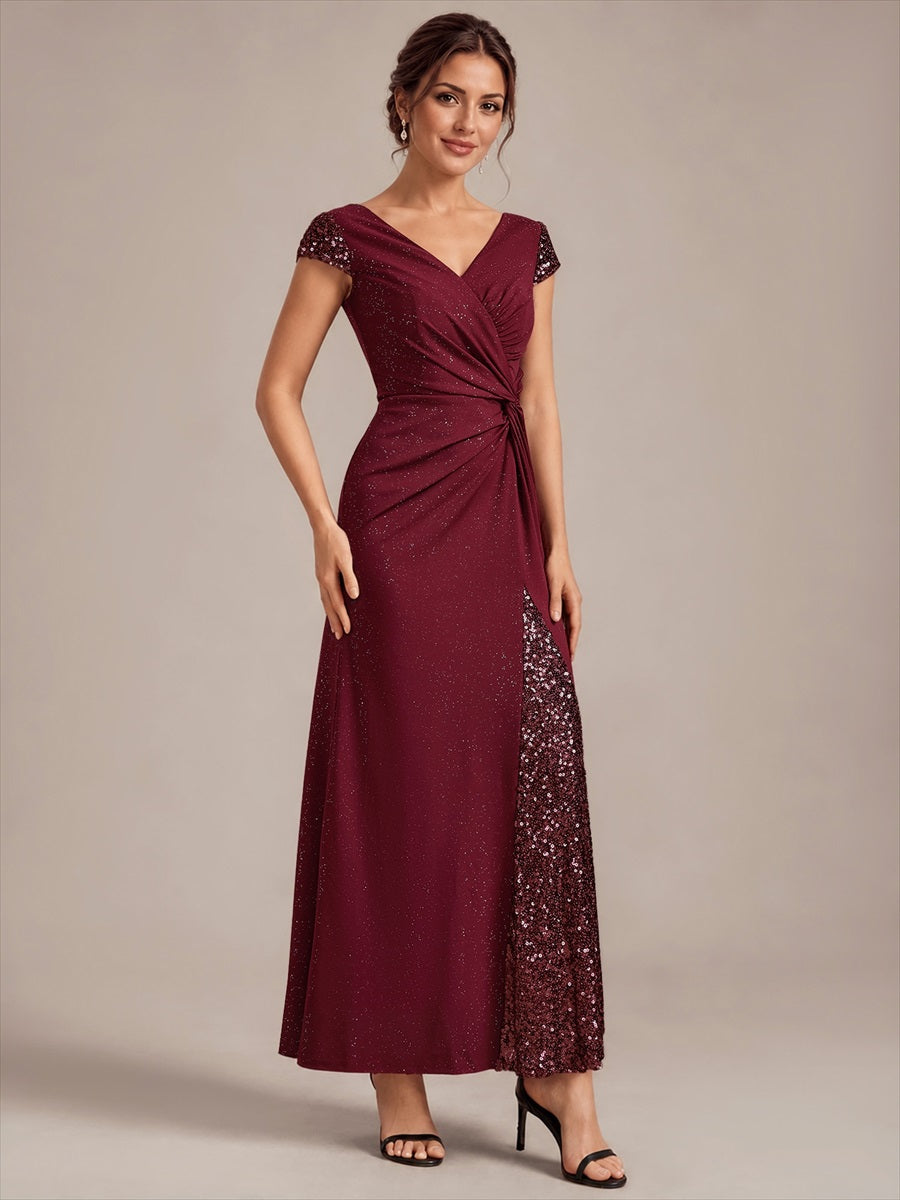 Robe moulante à manches courtes en stretch élevé avec décolleté en V noué et détails en sequins #Couleur_Bordeaux