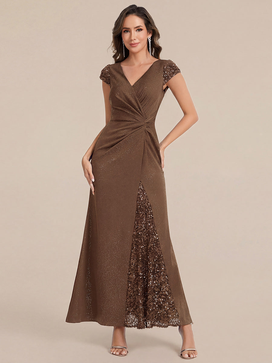 Robe moulante à manches courtes en stretch élevé avec décolleté en V noué et détails en sequins #Couleur_Café