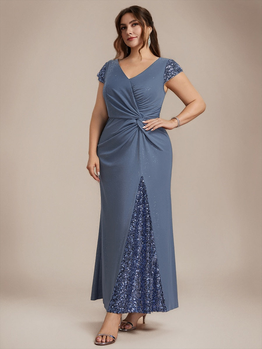 Robe moulante à manches courtes en stretch élevé avec décolleté en V noué et détails en sequins #Couleur_Marine Fume