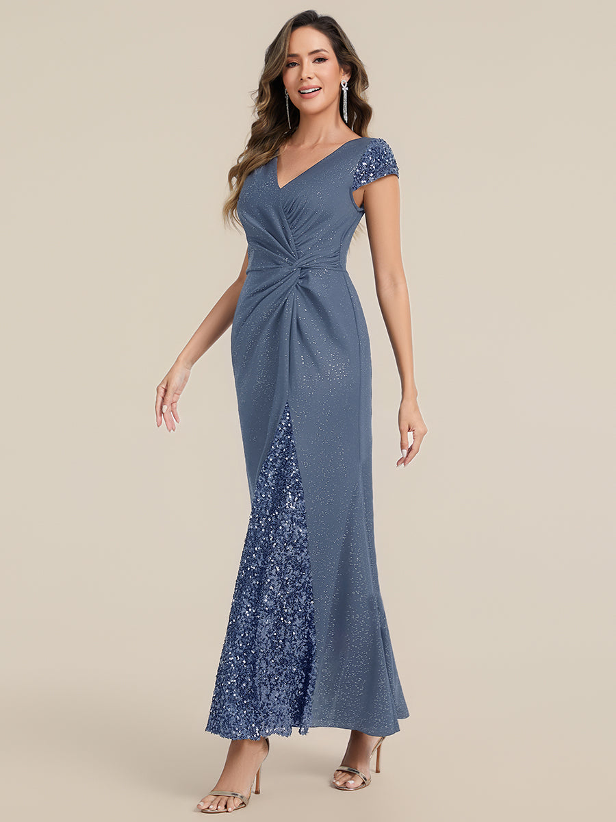 Robe moulante à manches courtes en stretch élevé avec décolleté en V noué et détails en sequins #Couleur_Marine Fume