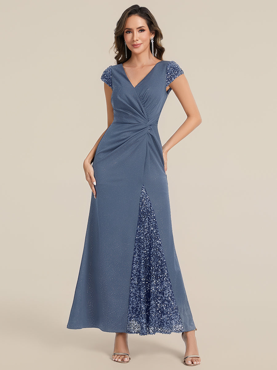 Robe moulante à manches courtes en stretch élevé avec décolleté en V noué et détails en sequins #Couleur_Marine Fume
