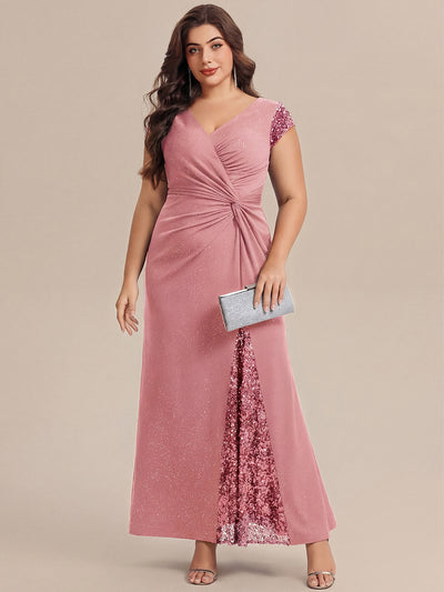 pretty KAIA|Robe moulante grande taille à manches courtes en stretch élevé avec décolleté en V noué et détails en sequins