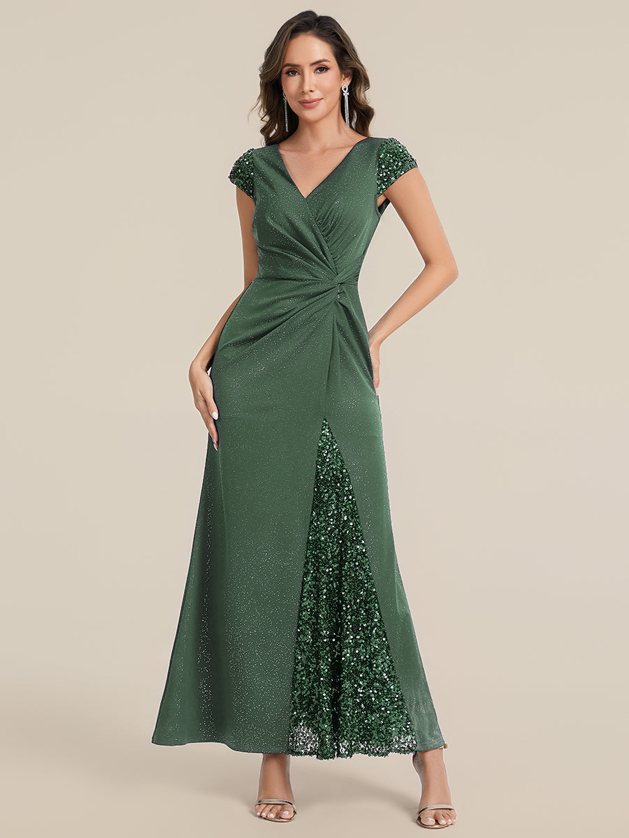 Robe moulante à manches courtes en stretch élevé avec décolleté en V noué et détails en sequins #Couleur_Eukalyptus Grün
