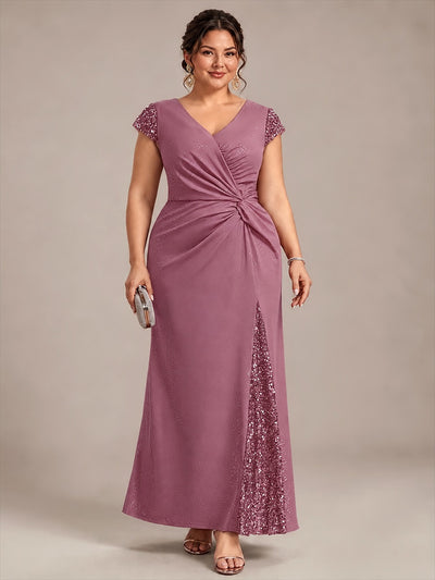 pretty KAIA|Robe moulante grande taille à manches courtes en stretch élevé avec décolleté en V noué et détails en sequins