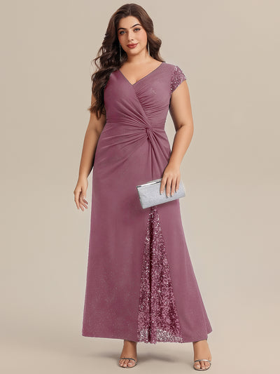 pretty KAIA|Robe moulante grande taille à manches courtes en stretch élevé avec décolleté en V noué et détails en sequins