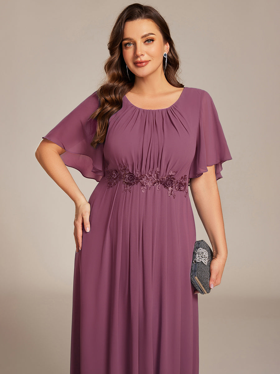 Robe de soirée trapèze à manches courtes et appliques plissées #Couleur_Prune damson