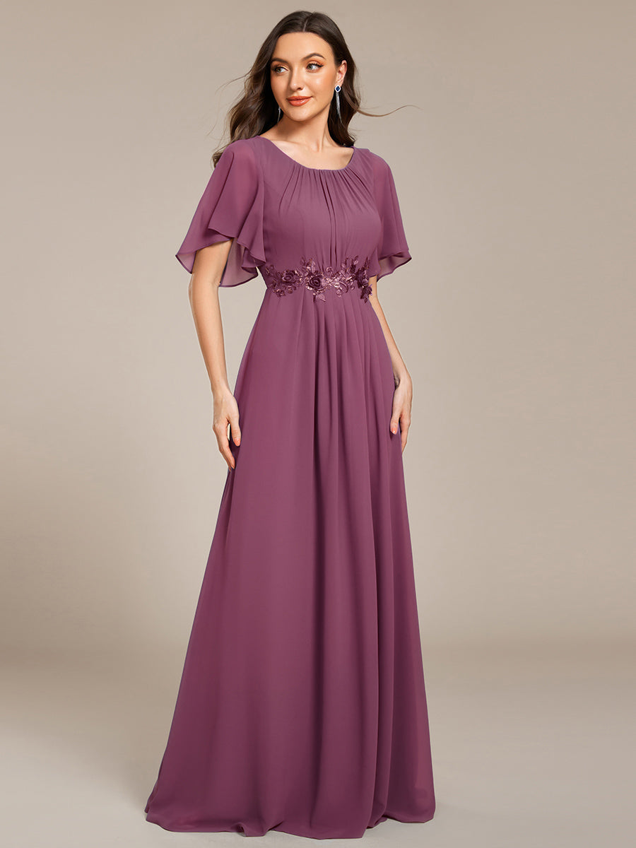 Robe de soirée trapèze à manches courtes et appliques plissées #Couleur_Prune damson