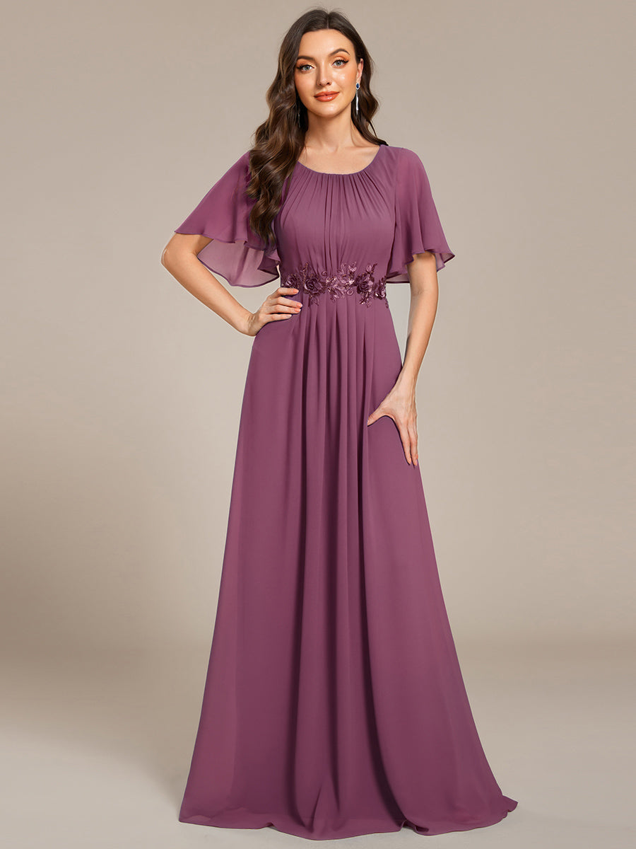 Robe de soirée trapèze à manches courtes et appliques plissées #Couleur_Prune damson