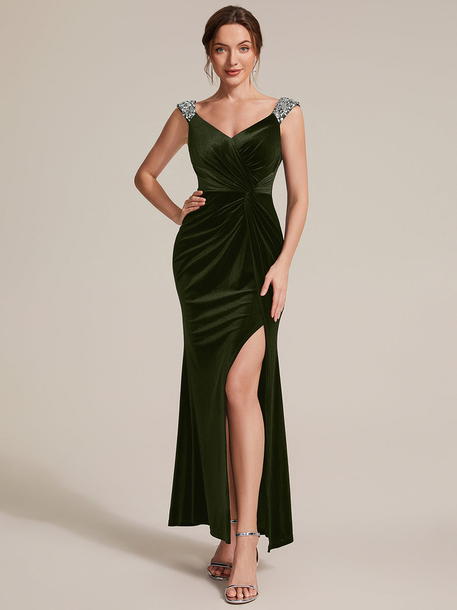 Robe sirène sans manches à décolleté en V en sequins longueur maxi avec fermeture éclair au dos et fente #Couleur_Vert Olive