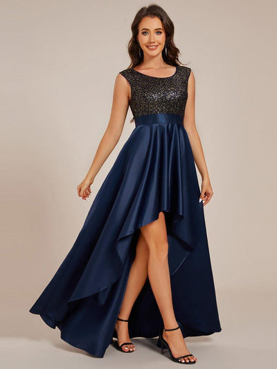 Robe de soirée à sequins et décolleté plongeant avec satin