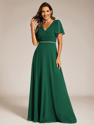 Robe de soirée plissée trapèze en mousseline de soie manches courtes et taille à sequins