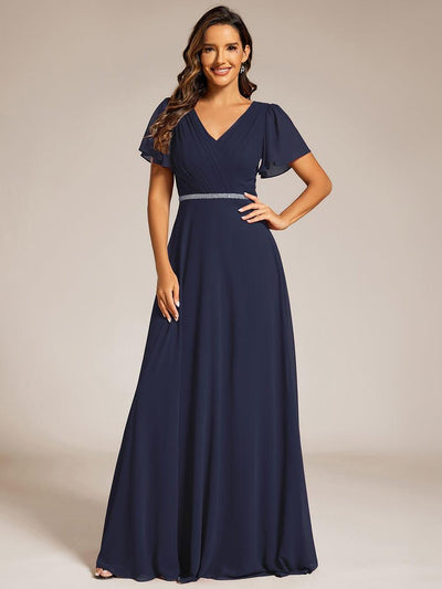 Robe de soirée plissée trapèze en mousseline de soie manches courtes et taille à sequins