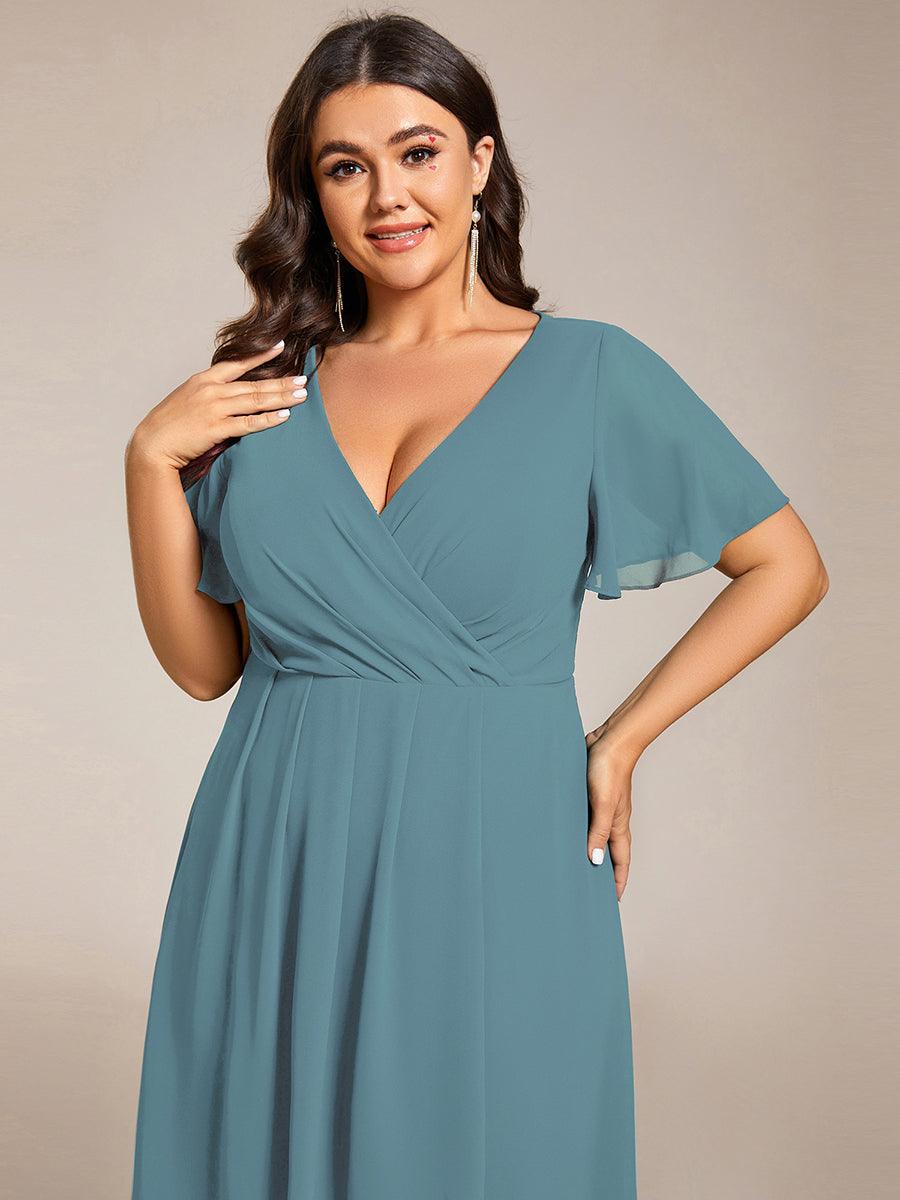 Grande Taille Robe D'invit?¡ã| De Mariage Mi-Longue Pliss?¡ã|e En Mousseline De Soie ?¡㡧N Manches Courtes Et Col En V De #Couleur_Bleu Fume