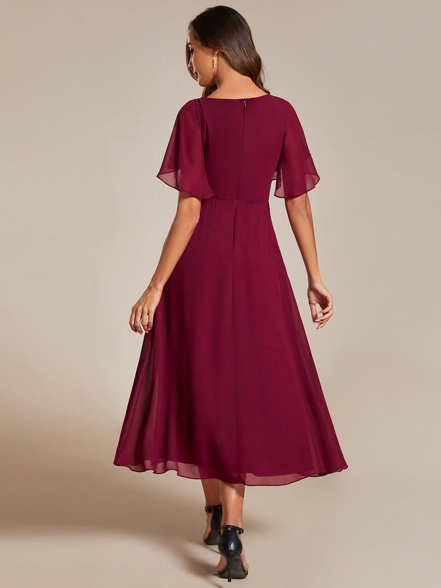 Robe d'invité de mariage mi-longue en mousseline à col en V avec appliques à la taille #Couleur_Bordeaux