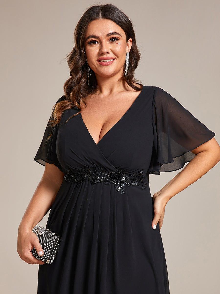 Robe d'invité de mariage mi-longue en mousseline de soie à col en V de grande taille avec applique à la taille #Couleur_Noir