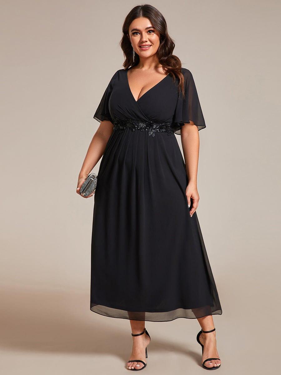 Robe d'invité de mariage mi-longue en mousseline de soie à col en V de grande taille avec applique à la taille #Couleur_Noir
