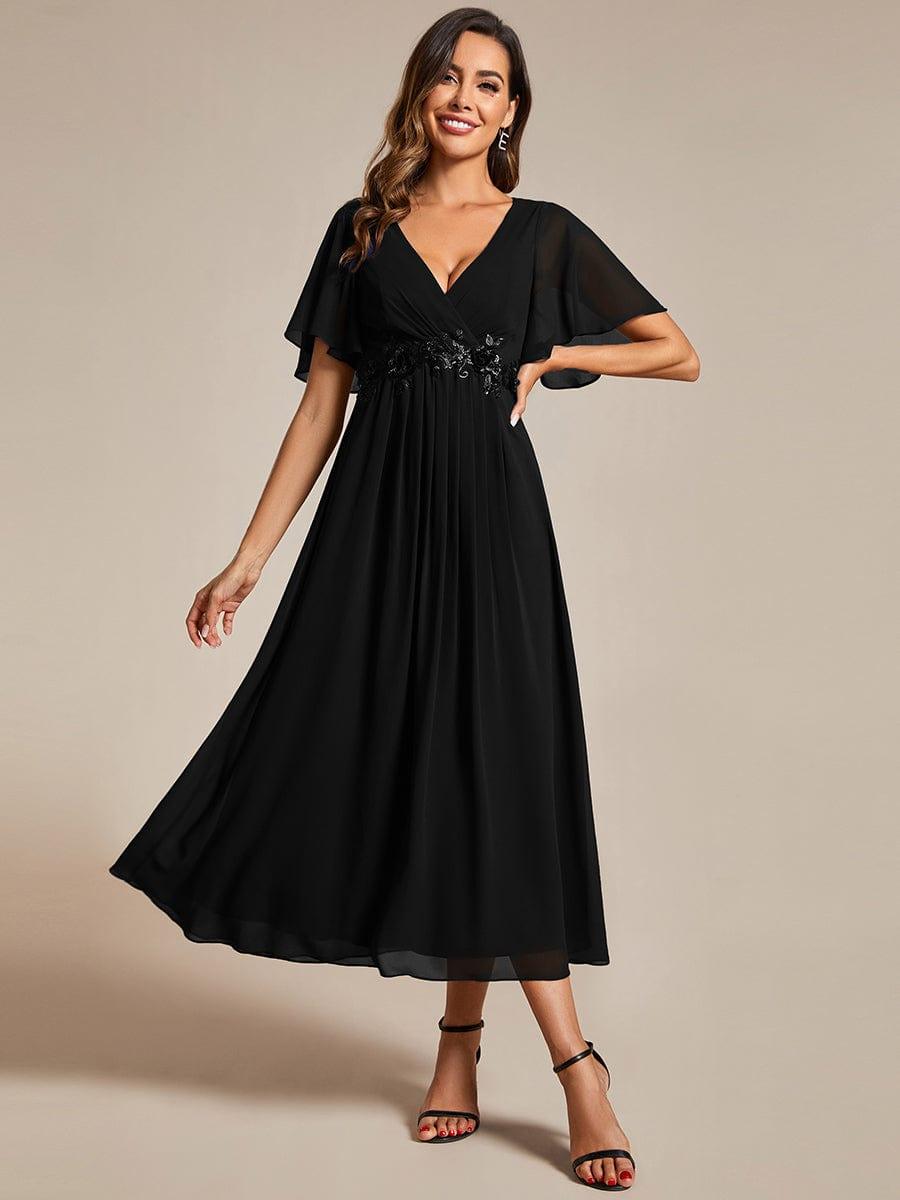 Robe d'invité de mariage mi-longue en mousseline à col en V avec appliques à la taille #Couleur_Noir