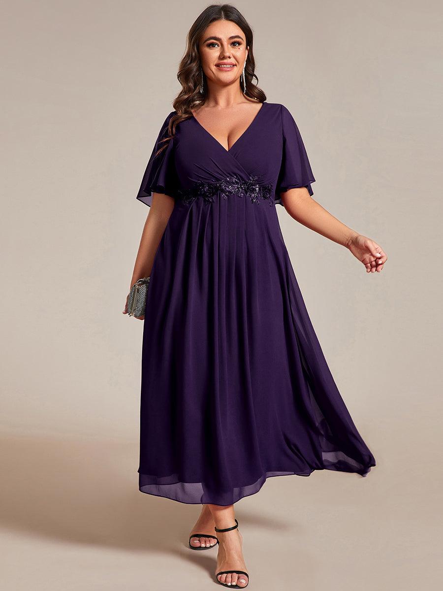 Robe d'invité de mariage mi-longue en mousseline de soie à col en V de grande taille avec applique à la taille #Couleur_Violet Fonce