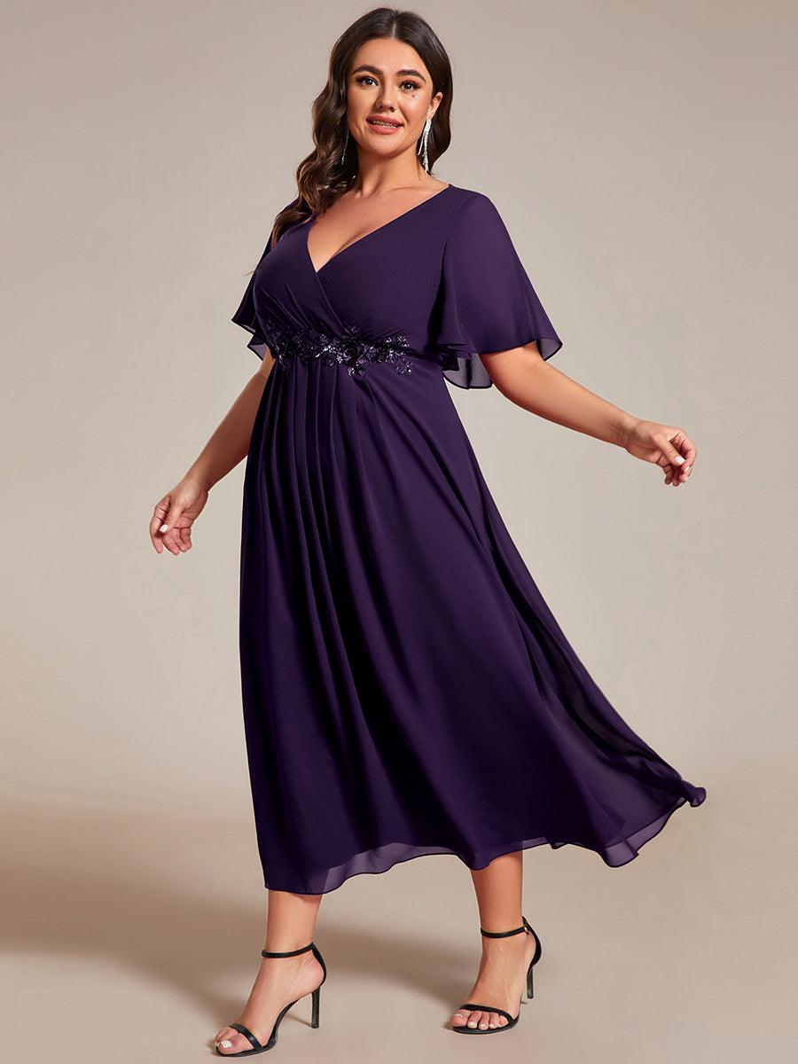 Robe d'invité de mariage mi-longue en mousseline de soie à col en V de grande taille avec applique à la taille #Couleur_Violet Fonce