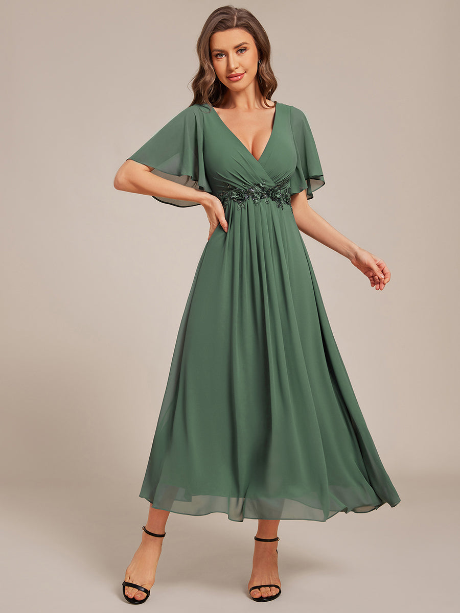 Robe d'invité de mariage mi-longue en mousseline de soie à col en V de grande taille avec applique à la taille #Couleur_Eucalyptus