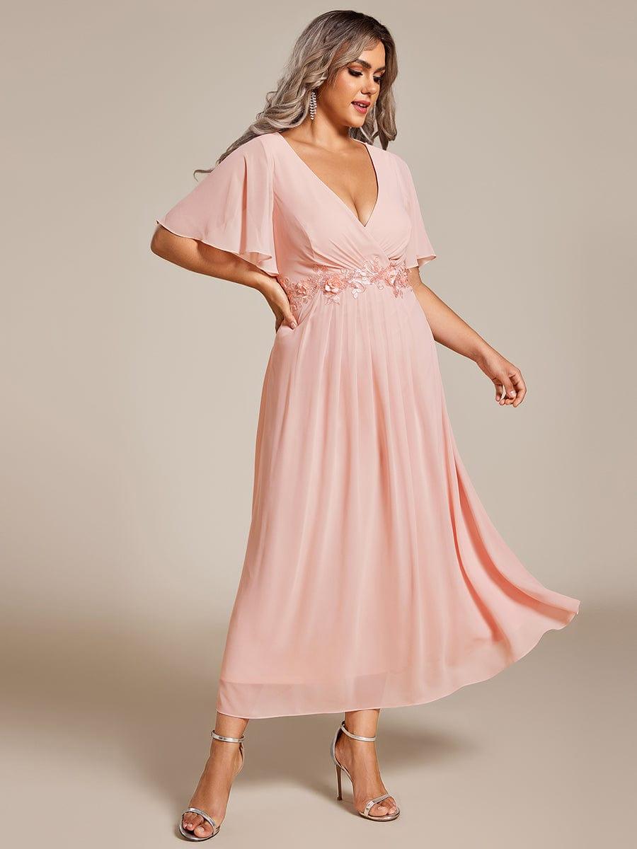Robe d'invité de mariage mi-longue en mousseline de soie à col en V de grande taille avec applique à la taille #Couleur_Rose