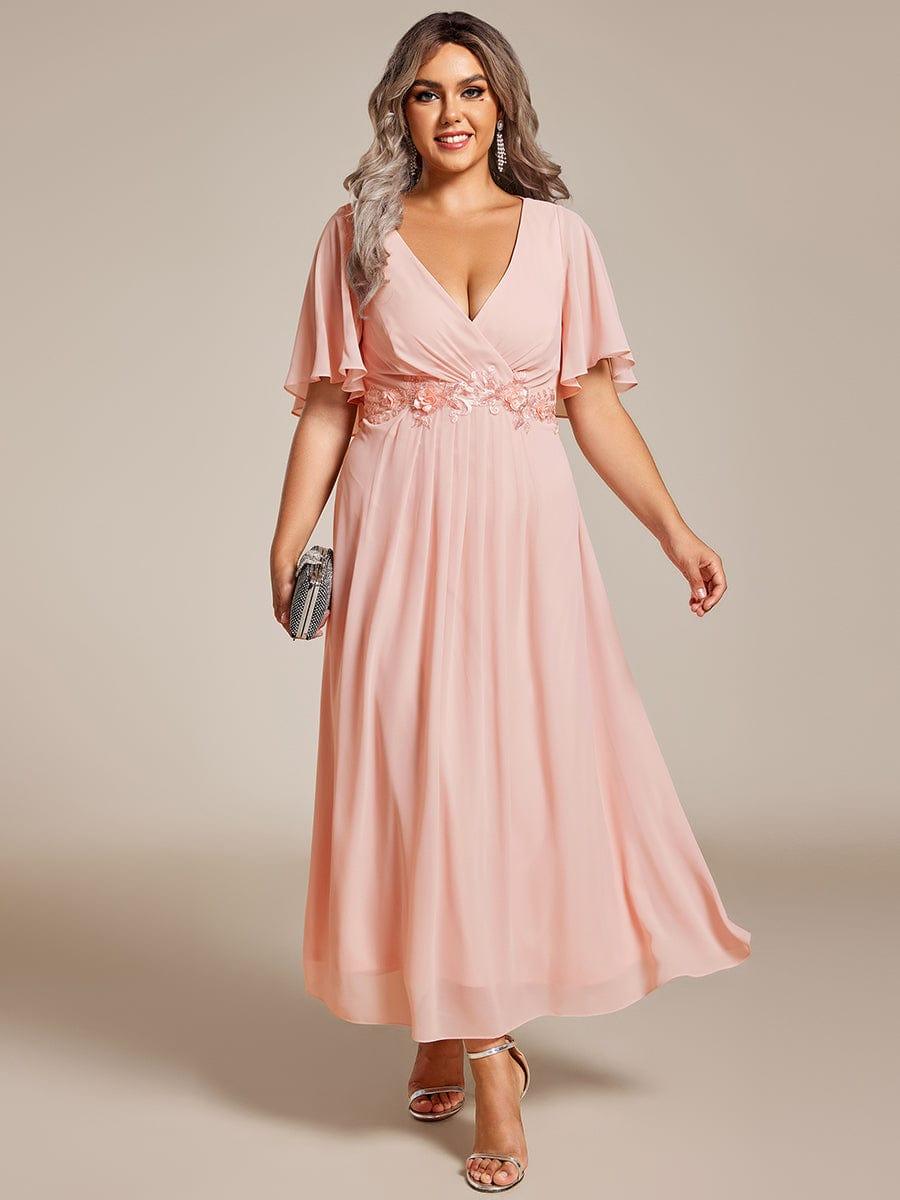 Robe d'invité de mariage mi-longue en mousseline de soie à col en V de grande taille avec applique à la taille #Couleur_Rose