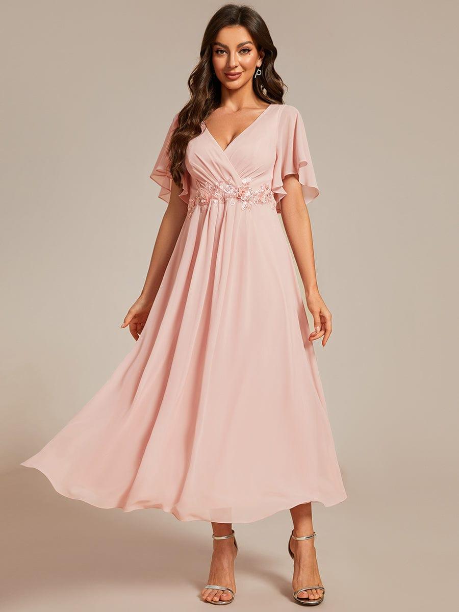 Robe d'invité de mariage mi-longue en mousseline à col en V avec appliques à la taille #Couleur_Rose