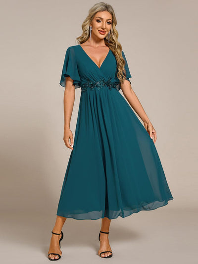 ever DAHLIA|Robe d'invité de mariage mi-longue en mousseline à col en V avec appliques à la taille