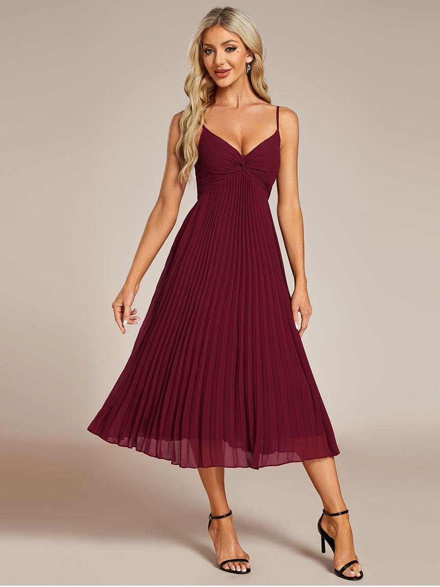 Robe d'invité de mariage dos nu plissée en mousseline de soie mi-longue avec col en V #Couleur_Bordeaux