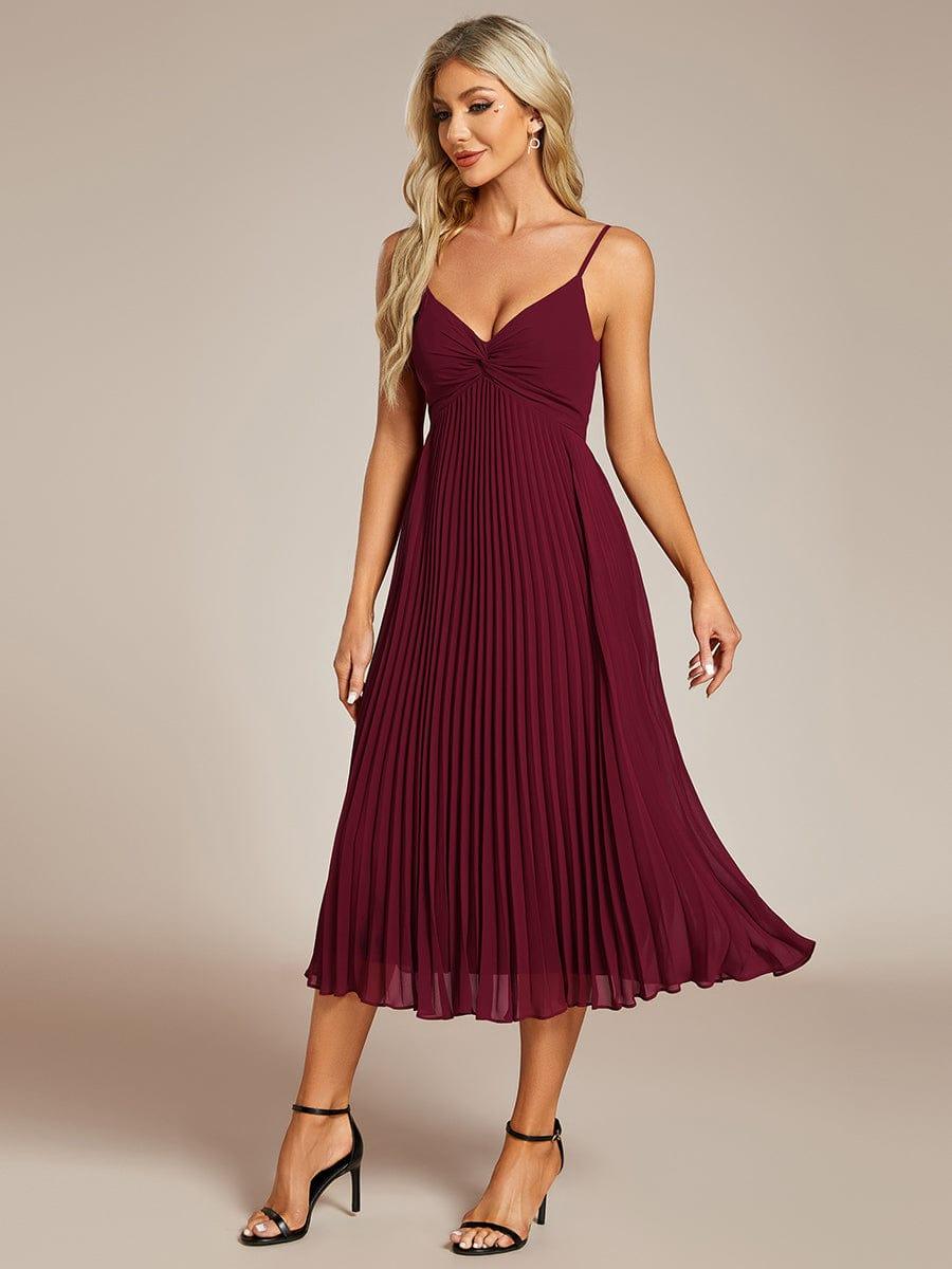 Robe d'invité de mariage dos nu plissée en mousseline de soie mi-longue avec col en V #Couleur_Bordeaux