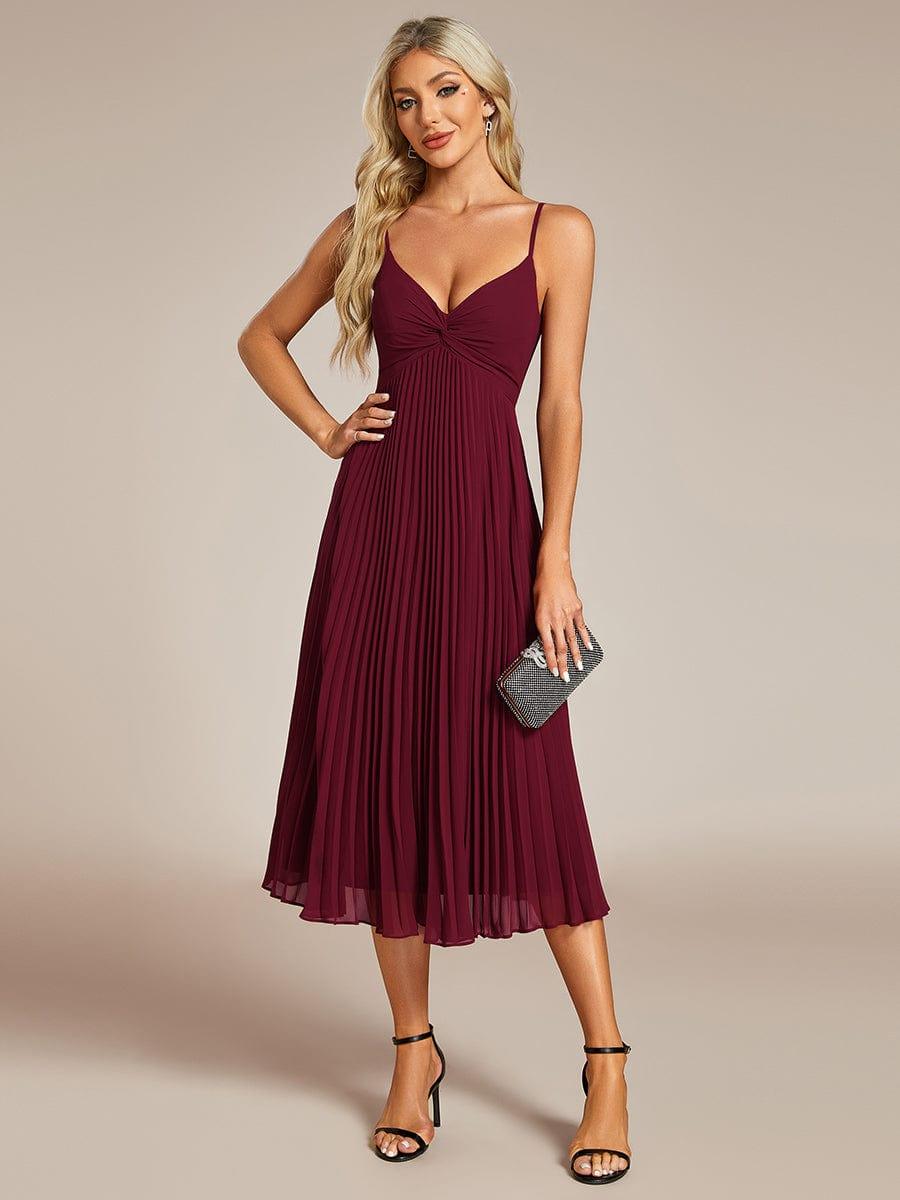Robe d'invité de mariage dos nu plissée en mousseline de soie mi-longue avec col en V #Couleur_Bordeaux