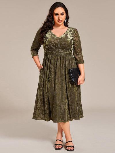 pretty NYRA|Robe d'invitée de mariage en velours fleuri à manches 3/4 grande taille