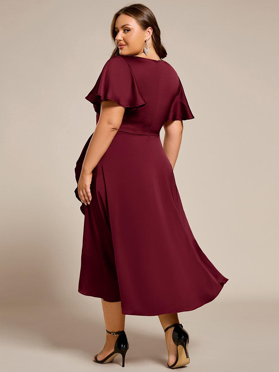 Robe d'invitée de mariage mi-longue en satin avec encolure en V et jupe à volants #Couleur_Bordeaux