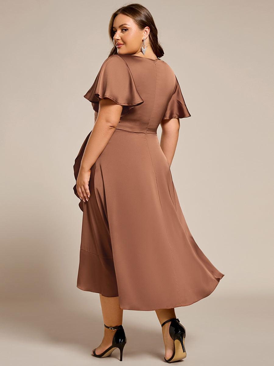 Robe d'invitée de mariage mi-longue en satin avec encolure en V et jupe à volants #Couleur_Brun