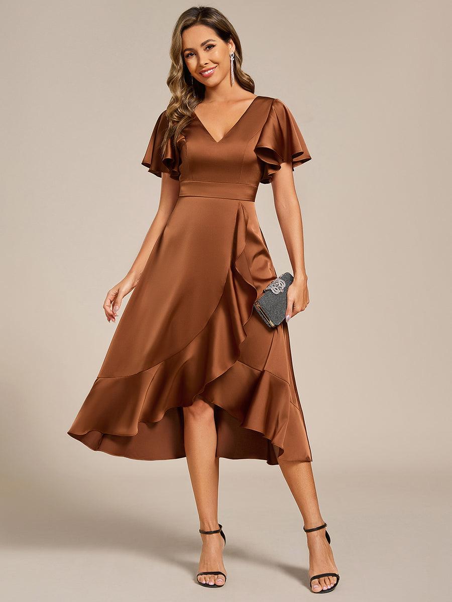 Robe d'invitée de mariage mi-longue en satin avec encolure en V et jupe à volants #Couleur_Brun