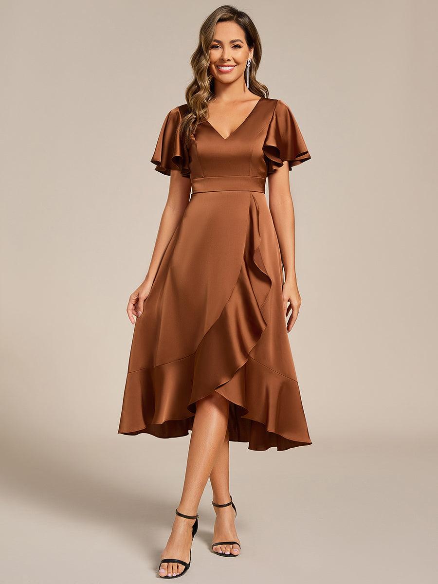 Robe d'invitée de mariage mi-longue en satin avec encolure en V et jupe à volants #Couleur_Brun