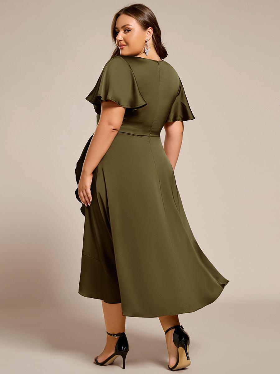 Robe d'invitée de mariage mi-longue en satin avec encolure en V et jupe à volants #Couleur_Vert Olive